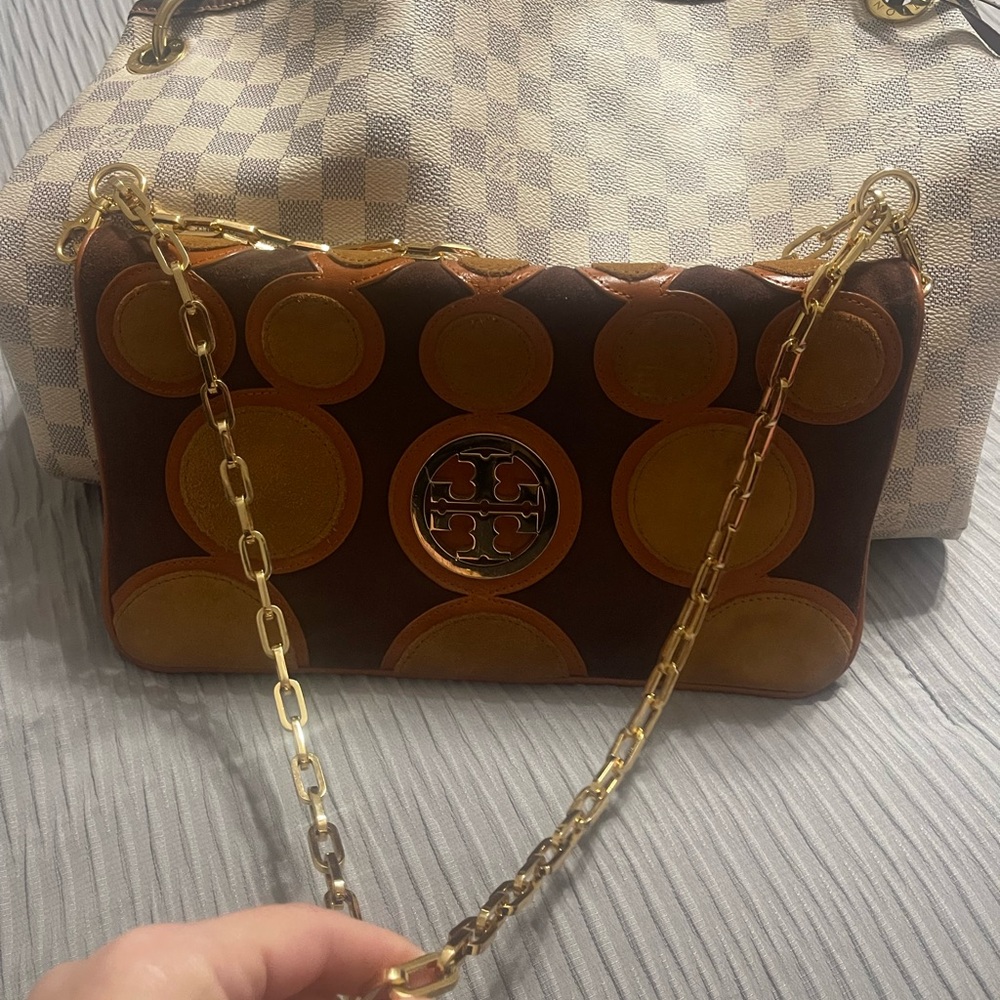 Tory Burch Brown Leather Shoulder Bag with Tan Appliqué Circles and Gold Chain - Picture 2 of 7